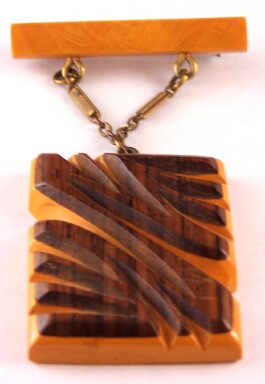 BP289 butterscotch bakelite/carved wood rectangle pin